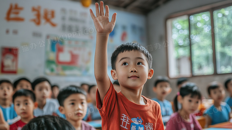 上课举手回答问题的男孩男生图片