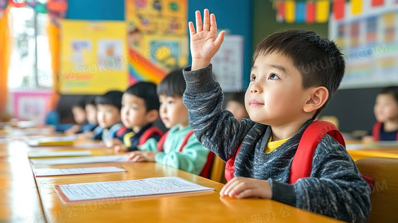 上课举手回答问题的男孩男生图片