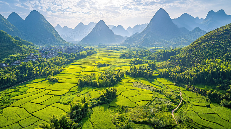 绿色丘陵起伏自然风景图片