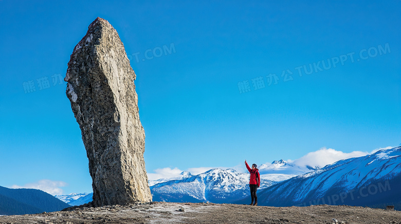 山顶巨石登山爬山户外生活图片