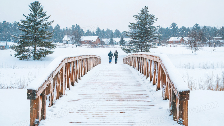 冬天湖面积雪木桥唯美景色图片