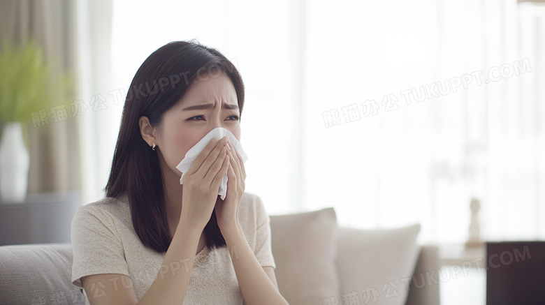 沙发上感冒流鼻涕的女孩图片