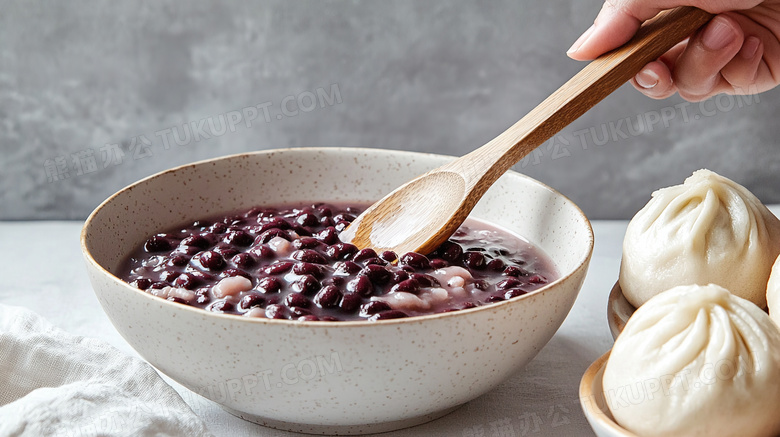 中餐美食红豆粥和包子图片