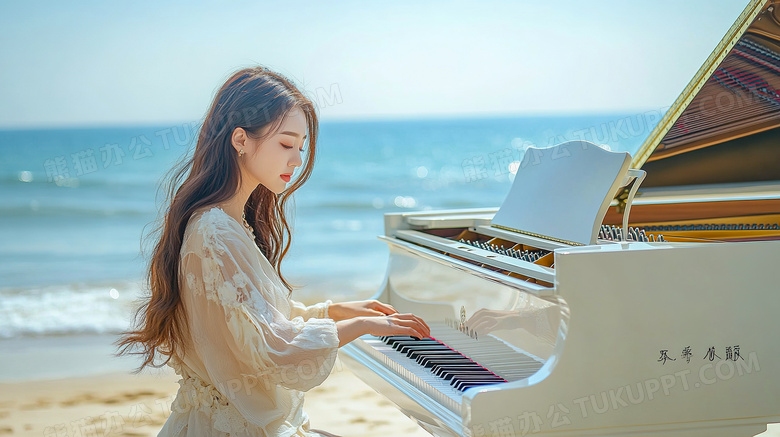 女子在海边弹钢琴唯美场景图片