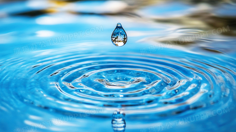 水面上的泛起的涟漪图片