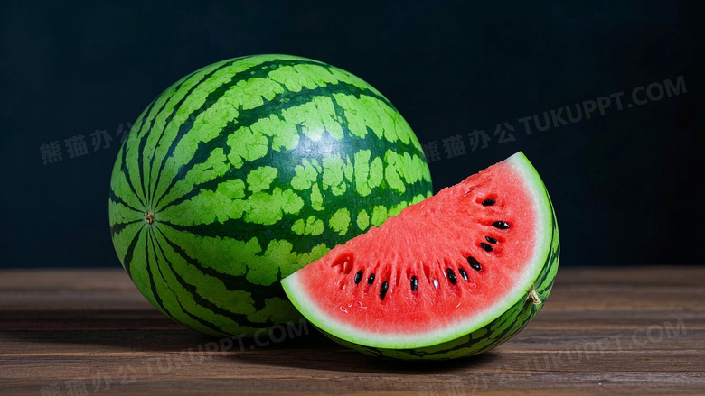 大大的绿皮西瓜红瓤黑籽新鲜清晰水灵灵的颜色鲜艳