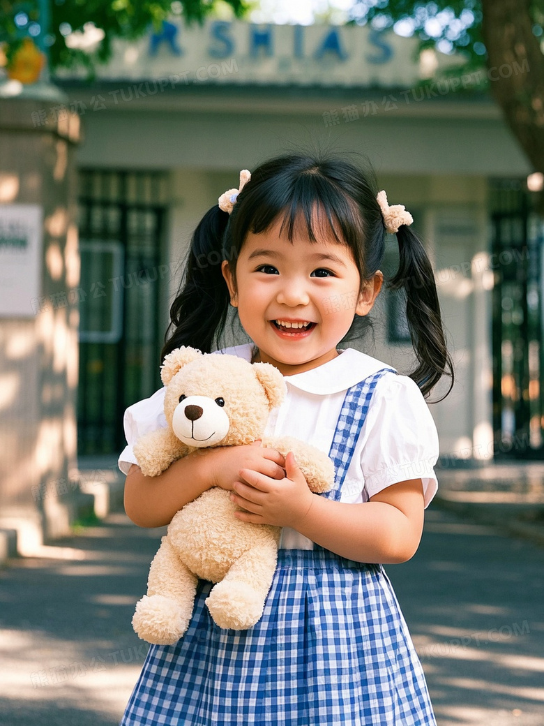一个穿着白色衣服蓝色方格裙做小女孩