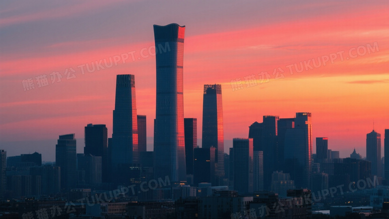 城市天际线背景下的日出摄影图