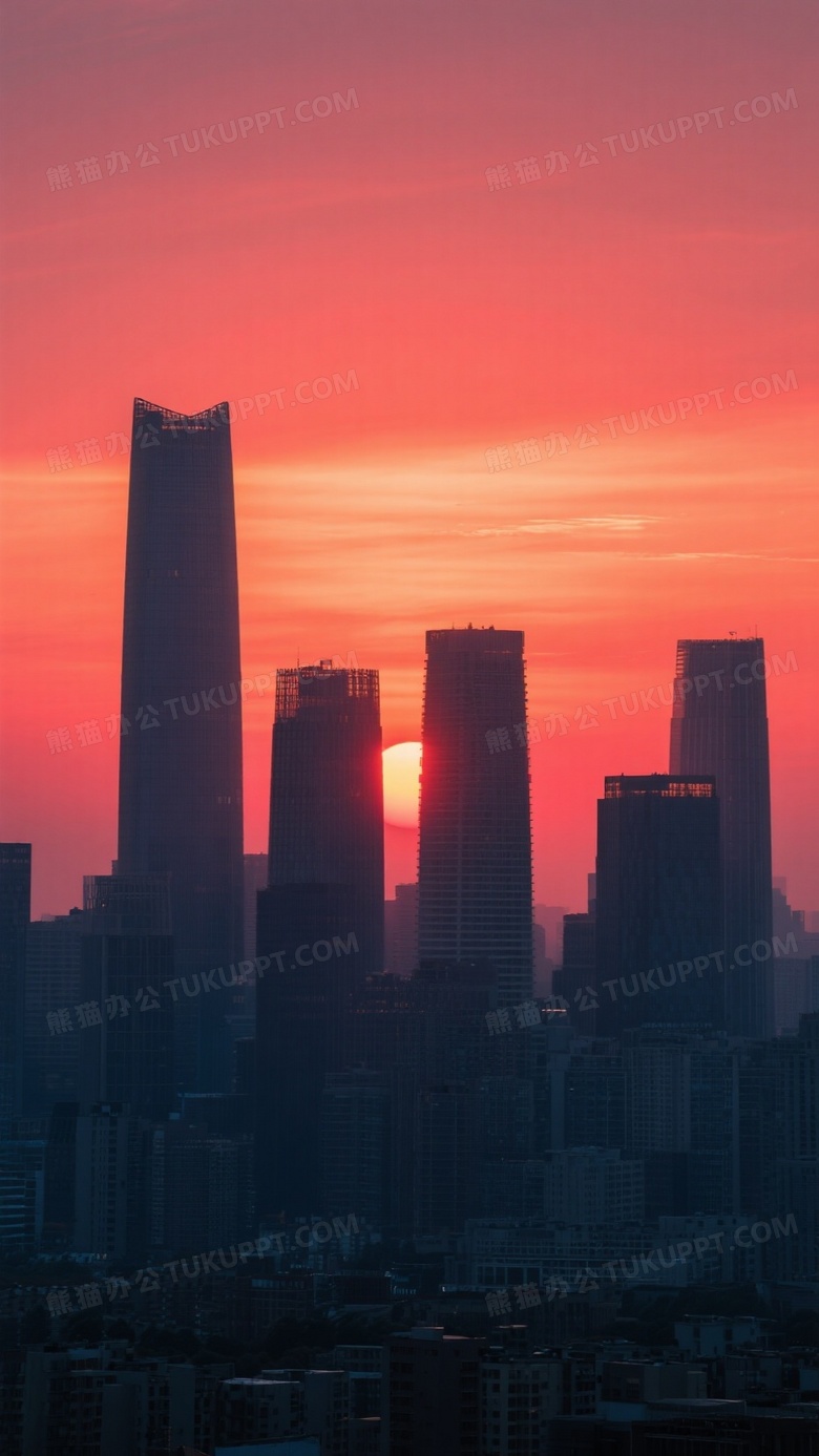 城市天际线背景下的日出摄影图