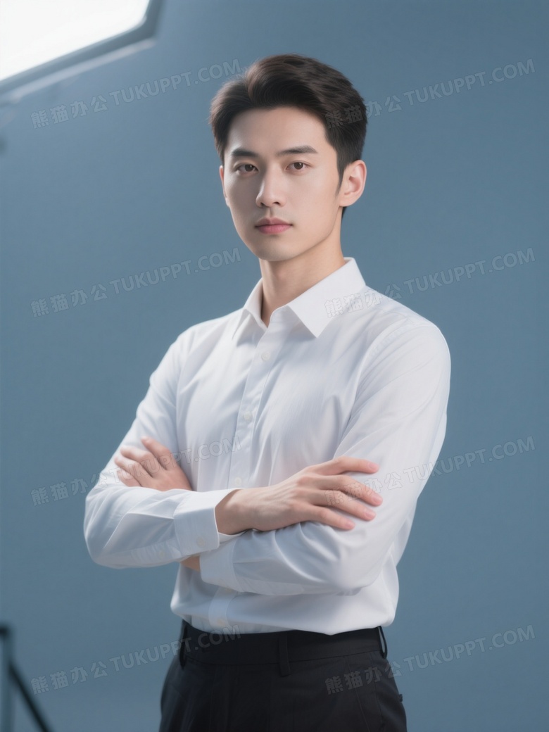 摄影棚里专业打光的商务白领轻写真