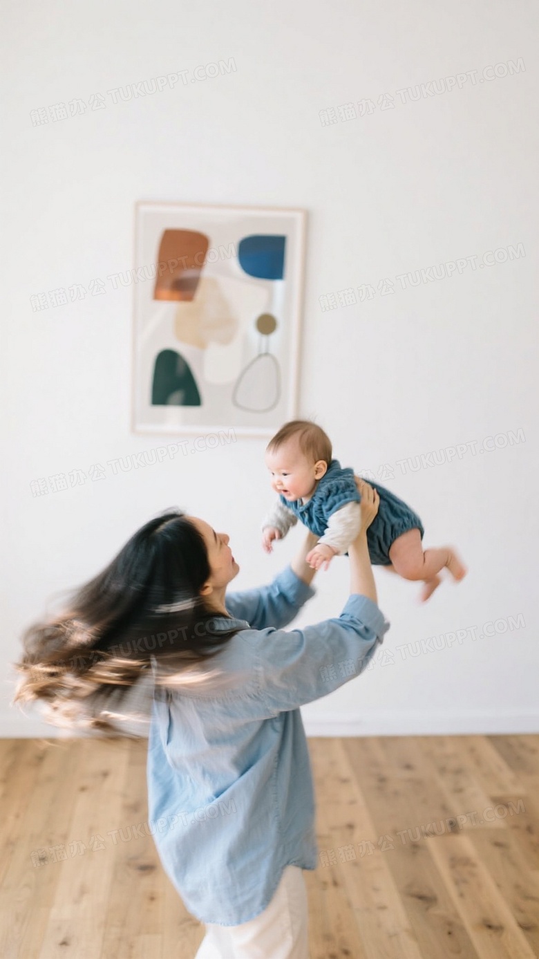 北欧风亲子互动画面极简白色背景前母亲穿雾蓝衬衫托举幼儿转圈