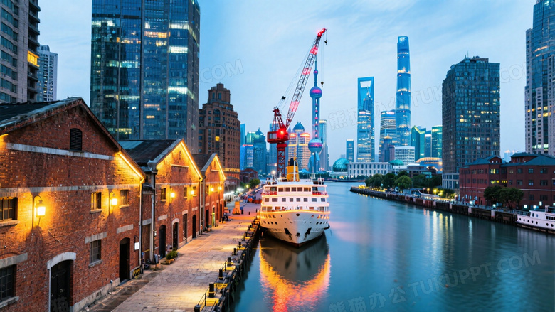 垂直俯视视角下的虹口港与陆家嘴同框