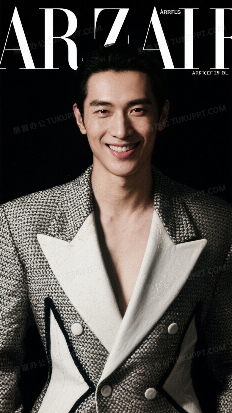 令人惊艳的笑脸模特身着先锋高级定制时装