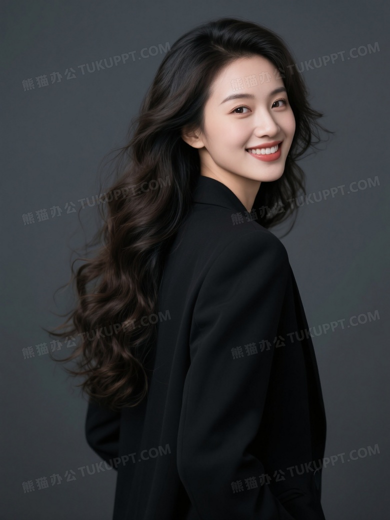 中国美女画着精致的妆容