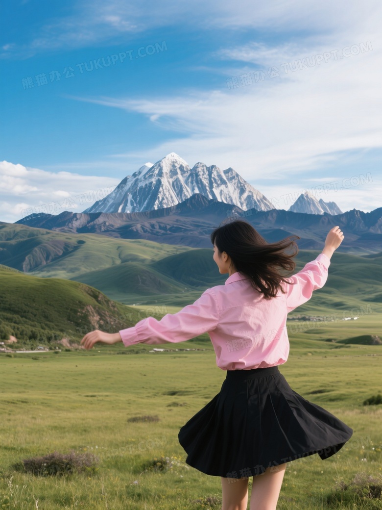 在远处是四川甘孜的一座雪山