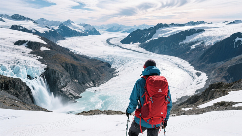 高动态范围高山摄影登山者红色背包成为视觉焦点