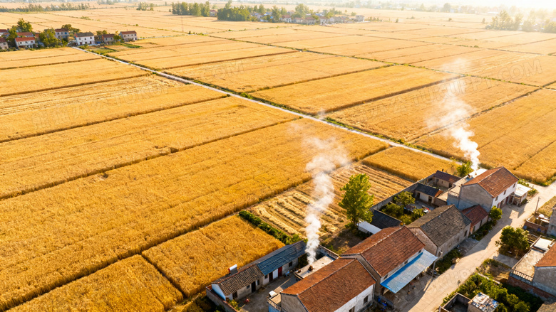 从航拍视角俯瞰七十年代阳光明媚