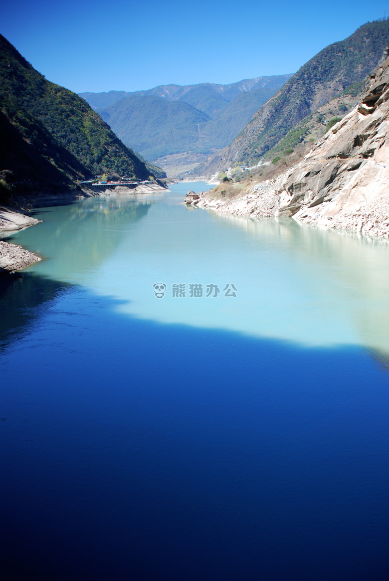 ppt配圖 其他 雲南峽谷江水圖片