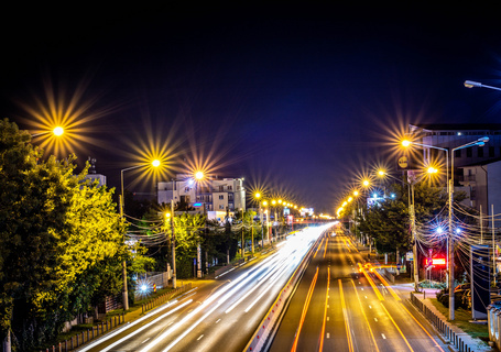 城市公路燈光夜景圖片