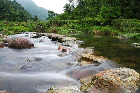 野外山间小溪流水摄影图片