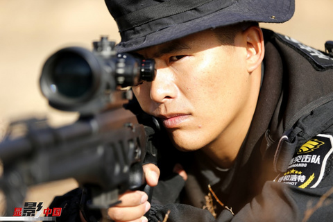 正在进行训练的军人图片