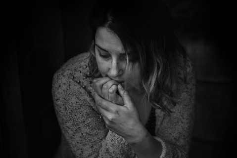 成人黑白蒙住眼睛