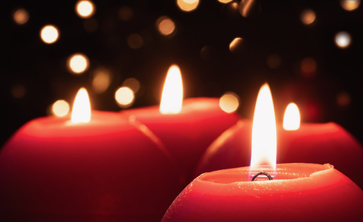 红蜡烛烛光图片