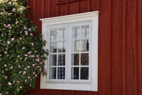 白色木窗图片