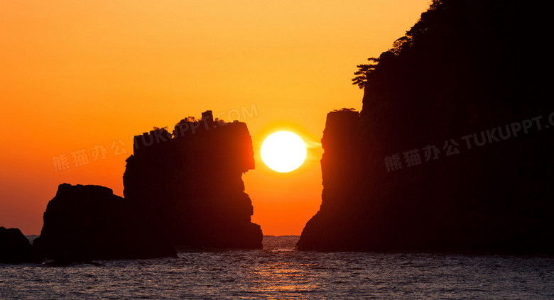山峰间的落日大海海报背景