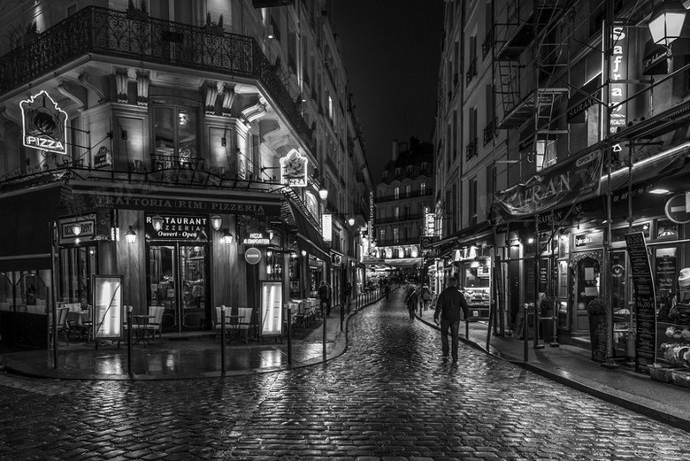 灰色复古城市街道