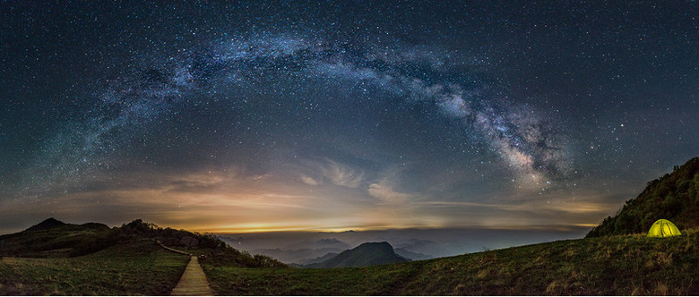 蓝色天空夜景矢量高清图片