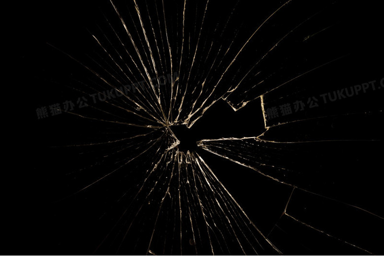 洞口碎裂的玻璃