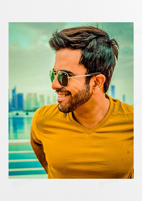 戴墨镜的型男帅哥图片