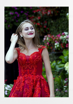 红色礼服新娘美女图片