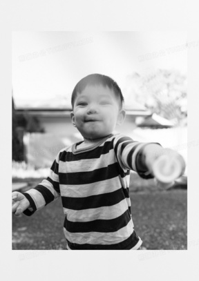 小孩黑白图片素材