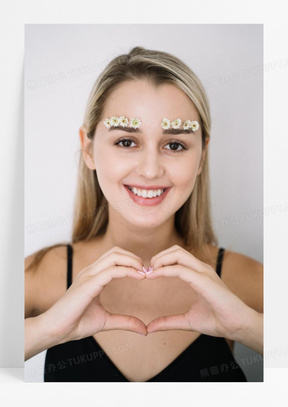 比爱心素材_比爱心图片_比爱心素材图片下载_熊猫办公