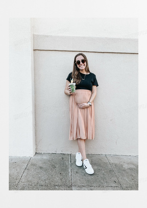 大肚子美女孕妇照