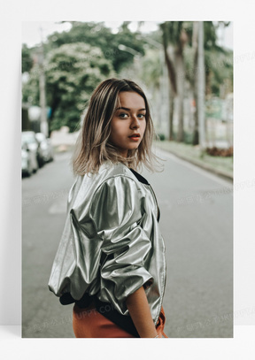 女生回眸背影图片