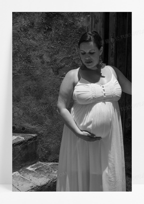 黑白孕妇照图片