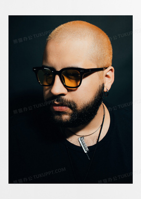 光头眼镜男图片00高度近视美女图片00圆框眼镜图片50时尚眼镜图片40