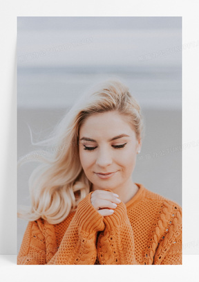 低头祈祷美女图片30基督徒祈祷图片10双手合十祈祷手势图片120手绘折