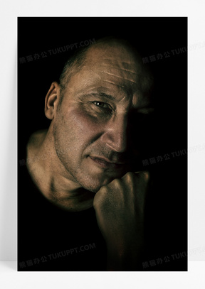 黑暗的 面对 好看的