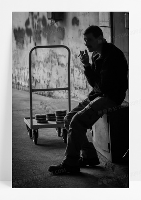 街拍抽烟男子图片20抽烟帅哥图片00黑色抽烟机40抽烟耍酷女生图片50