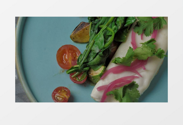 使用餐具切开美味的食品实拍视频素材