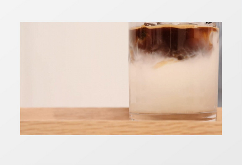 高清拍摄准备冰咖啡牛奶实拍视频素材