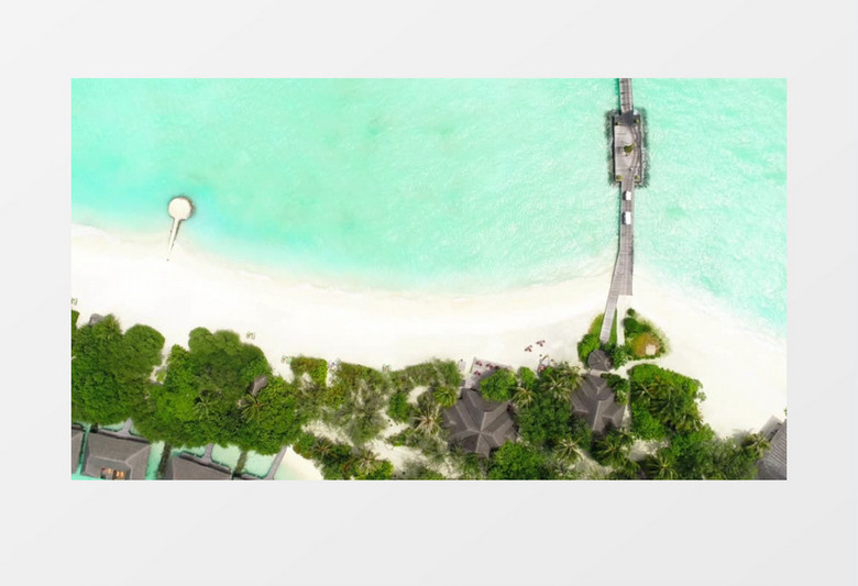 高空俯视拍摄湛蓝海水沙滩美景实拍视频