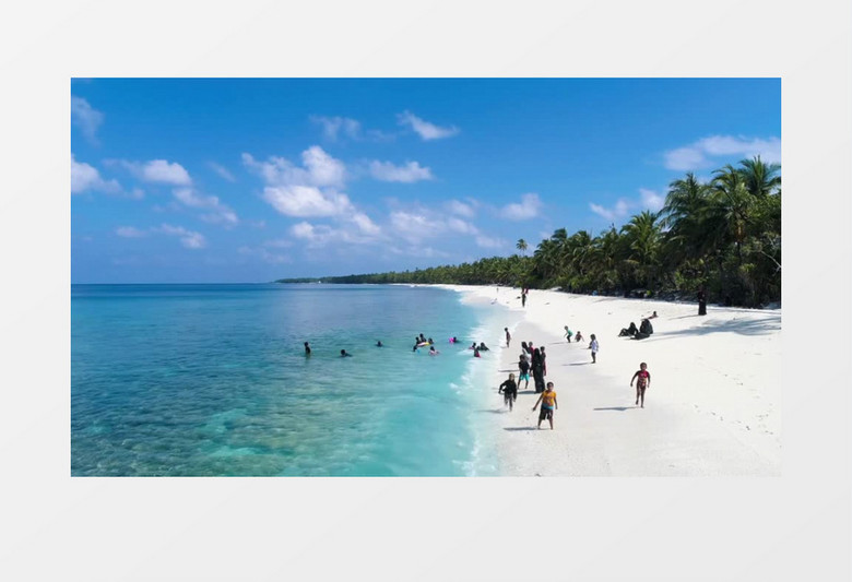 湛蓝海滩孩子玩耍美丽风景实拍视频