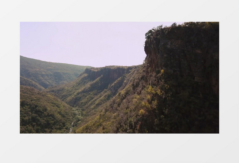 山林悬崖峭壁湛蓝天空实拍视频