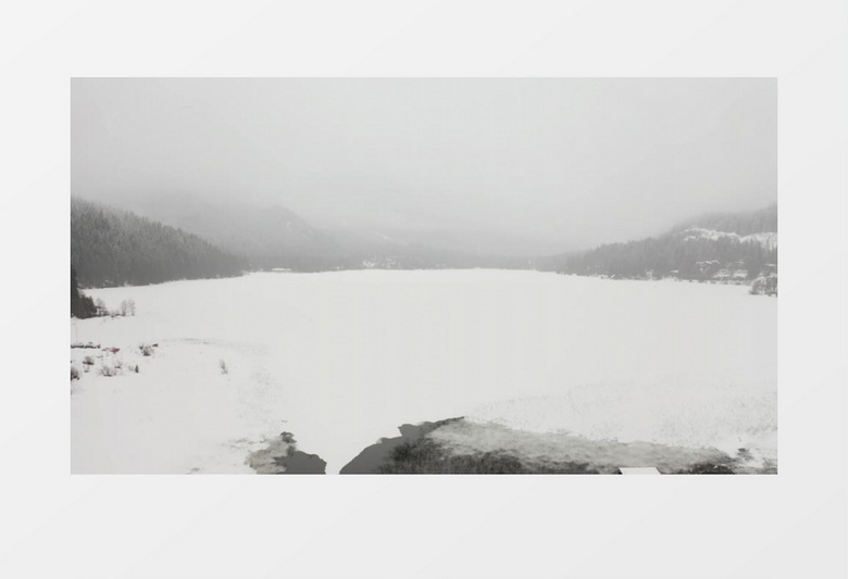 航拍后退拍摄白雪覆盖的平原及冰湖实拍视频素材