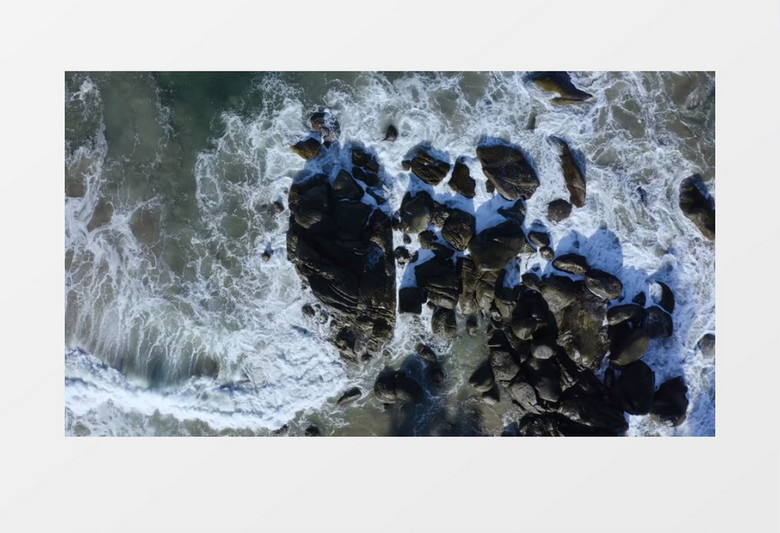 航拍海浪打击岩石实拍视频